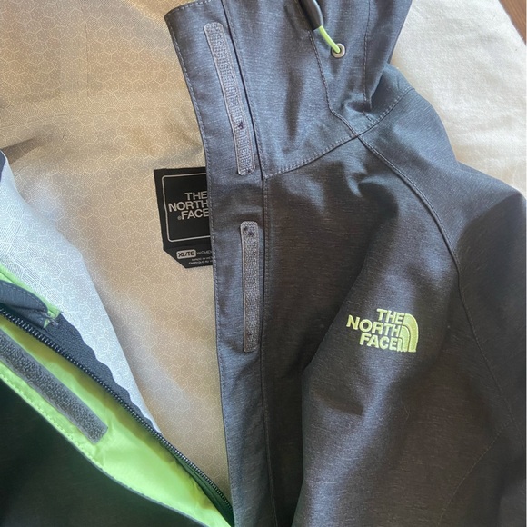 The North Face jacket waterproof. - Picture 2 of 3